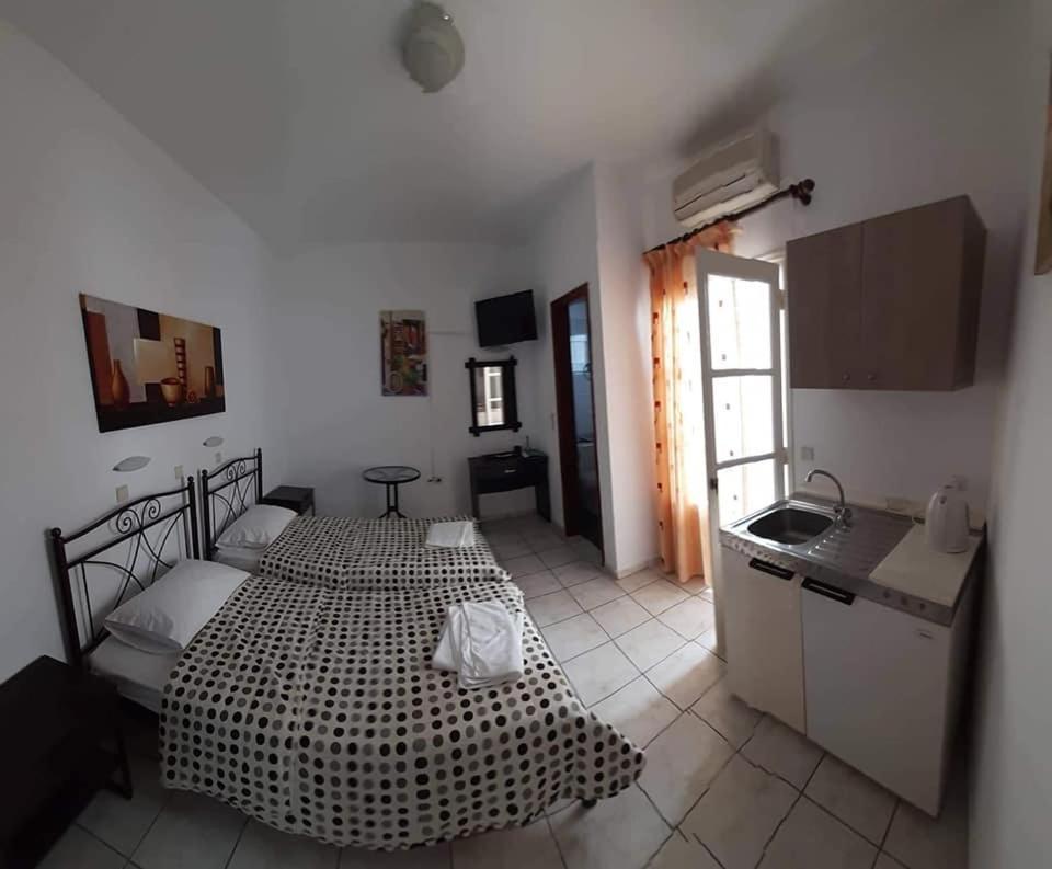 מונוליתוס Rooms To Let Rena מראה חיצוני תמונה