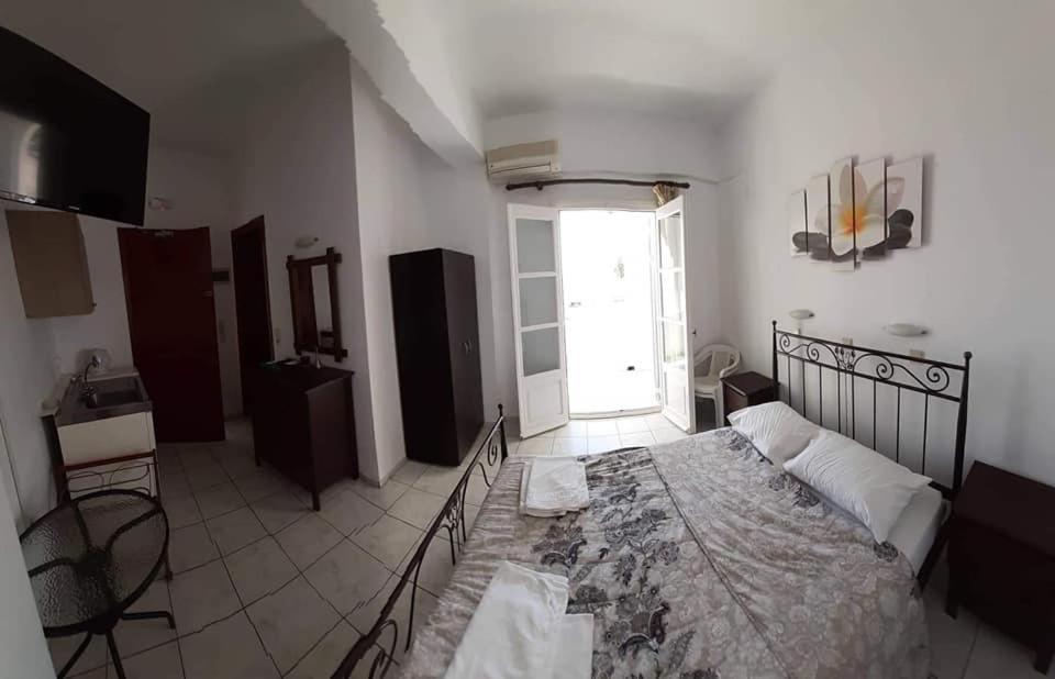 מונוליתוס Rooms To Let Rena מראה חיצוני תמונה
