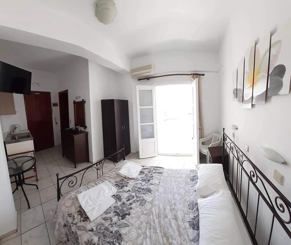 מונוליתוס Rooms To Let Rena מראה חיצוני תמונה