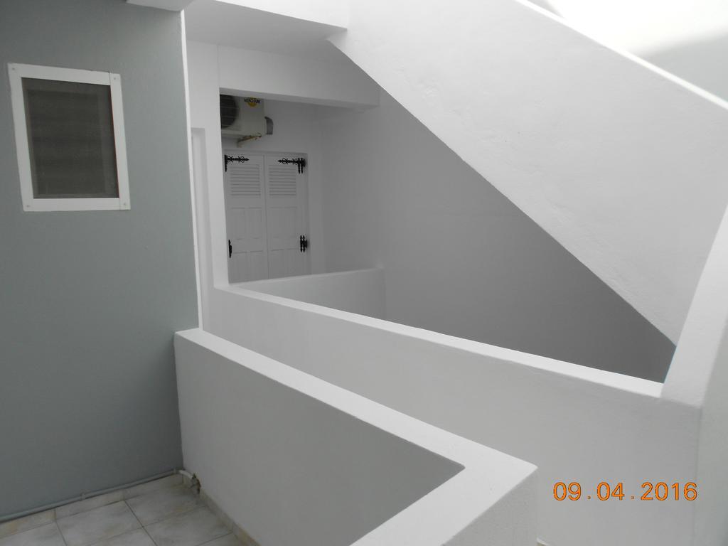 מונוליתוס Rooms To Let Rena מראה חיצוני תמונה