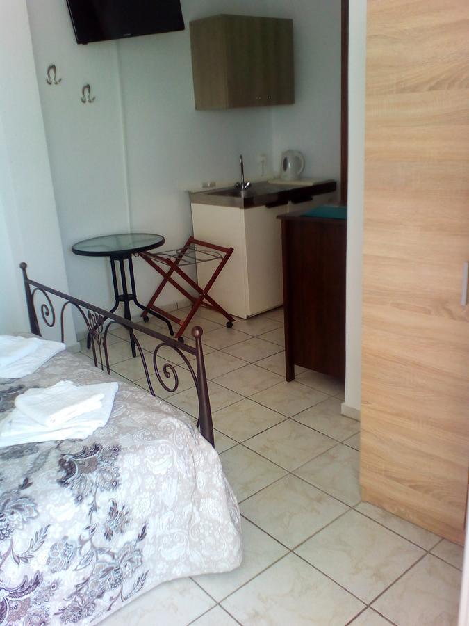 מונוליתוס Rooms To Let Rena מראה חיצוני תמונה