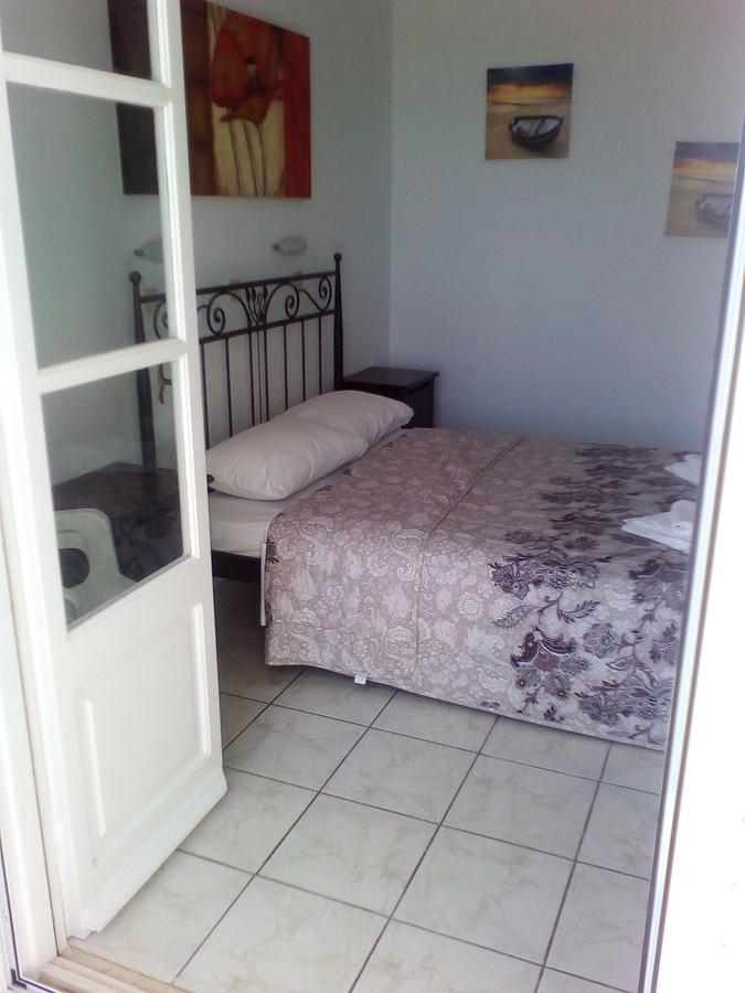 מונוליתוס Rooms To Let Rena מראה חיצוני תמונה