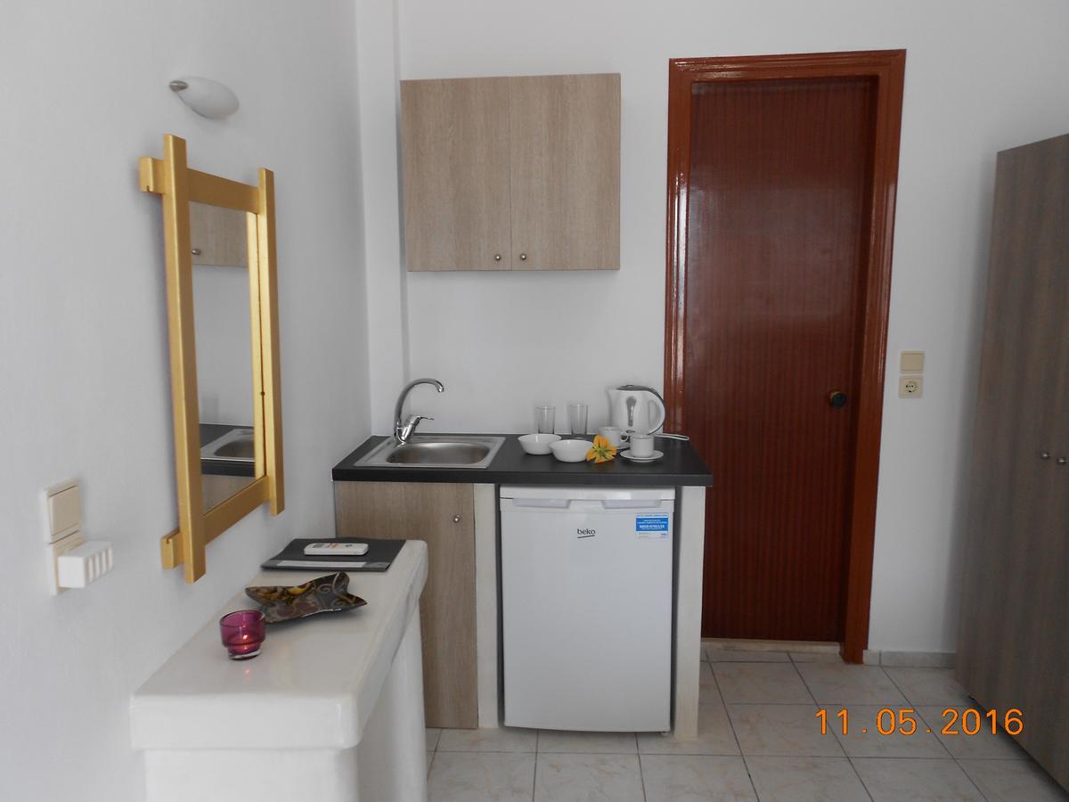 מונוליתוס Rooms To Let Rena מראה חיצוני תמונה